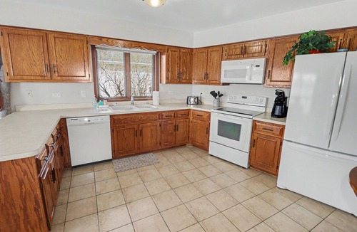 Twin Lakes House | ~Twin Lakes Lakefront with optional pontoon for Rent!~