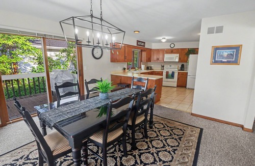 Twin Lakes House | ~Twin Lakes Lakefront with optional pontoon for Rent!~