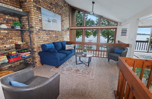 Twin Lakes House | ~Twin Lakes Lakefront with optional pontoon for Rent!~