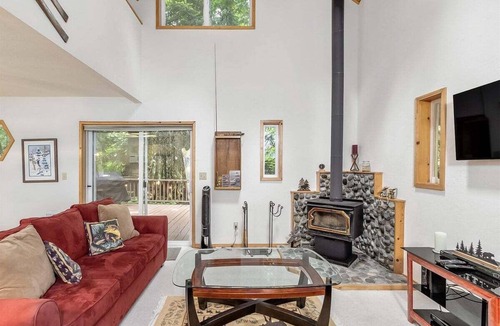 Packwood Cabin | Twin Maples | WiFi, River Access, BBQ