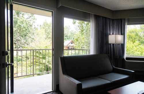 Pigeon Forge Hotel | Twin Mountain Inn & Suites