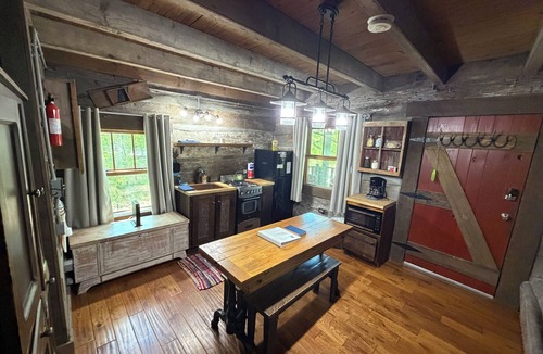Hardin County Cabin | Twin Oaks Antique Cabin by Garden of the Gods in the Shawnee National Forest