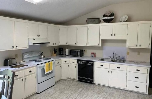 Donner House | Twin Oaks- Barn Apartment