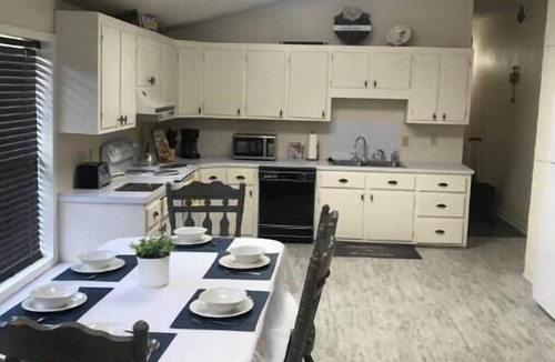 Donner House | Twin Oaks- Barn Apartment