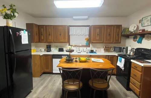 Donner House | Twin Oaks-Big Red