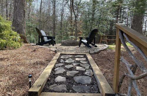 Bryson City Villa | Twin Oaks Cabin