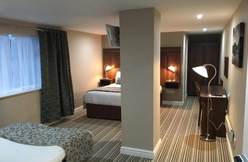 Palterton Hotel | Twin Oaks Hotel