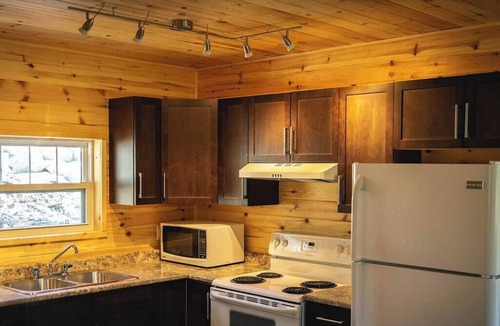 Kenora Cabin | Twin Otter Cabin - Lakewood Park Cabins
