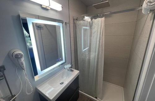 Duboce Triangle Hotel | Twin Peaks Hotel