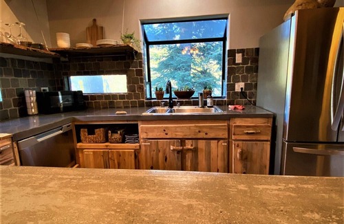 Twin Peaks Cabin | Twin Peaks Lake Arrowhead - Jacuzzi + Sleeps 10