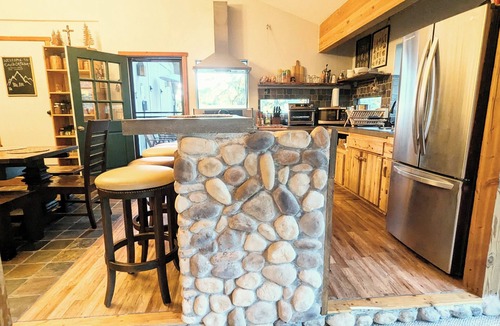 Twin Peaks Cabin | Twin Peaks Lake Arrowhead - Jacuzzi + Sleeps 10