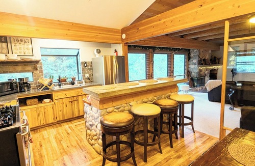 Twin Peaks Cabin | Twin Peaks Lake Arrowhead - Jacuzzi + Sleeps 10