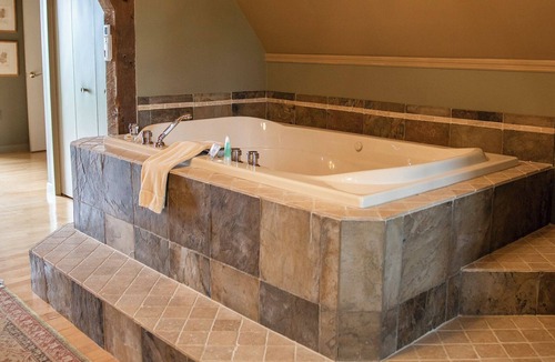 Ephrata Bed & Breakfast | Twin Pine Manor Bed & Breakfast