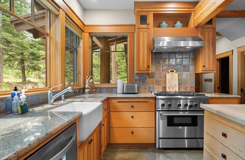 Ponderosa Palisades House | Twin Pine Retreat - Family-Friendly, Hot Tub