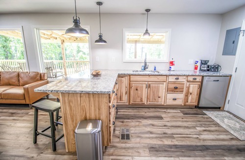 Avinger House | TWIN PINES - 6 Bedroom - 3 Bath - Houses