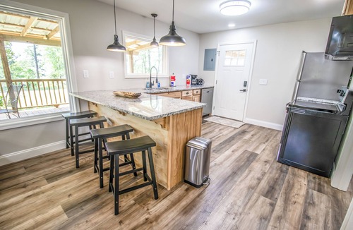 Avinger House | TWIN PINES - 6 Bedroom - 3 Bath - Houses