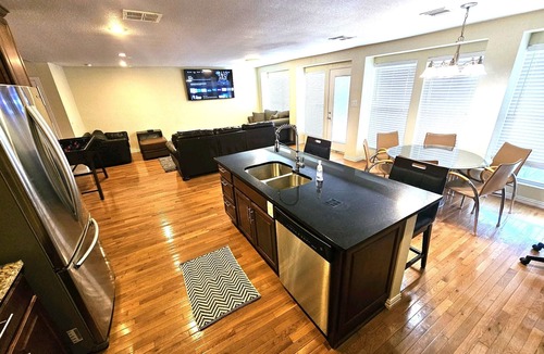 Azle House | "Twin Pines”-Lakefront House w/Boat House,Kayaks,Pdlebrd,Canoe&Over Water Swings