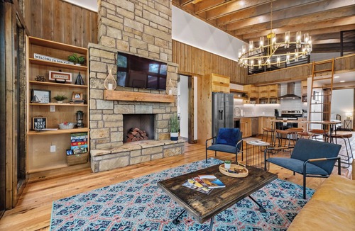 Afton Cabin | Twin Retreat Cabin 1: Hot Tub, Fire Pit, Golf Shangri La, Boat Grand Lake