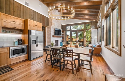 Afton Cabin | Twin Retreat Cabin #2, Hot Tub, Near Battlefield Golf Course & Shangri La Resort