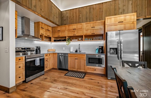 Afton Cabin | Twin Retreat Cabin #2, Hot Tub, Near Battlefield Golf Course & Shangri La Resort