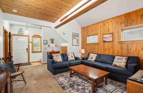 Rockaway Beach House | Twin Rocks Hideaway