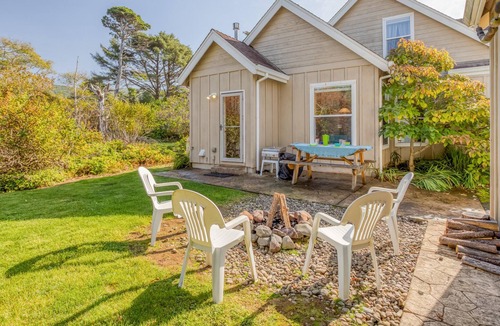 Rockaway Beach House | Twin Rocks Hideaway