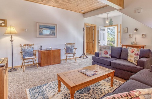 Rockaway Beach House | Twin Rocks Hideaway