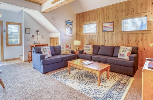 Rockaway Beach House | Twin Rocks Hideaway