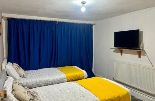 Edgbaston Apartment | Twin room at Sandon road