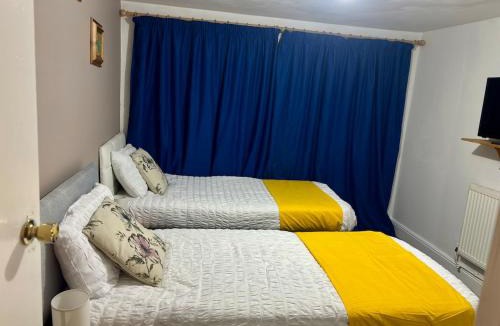 Edgbaston Apartment | Twin room at Sandon road