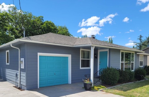 Keizer House | Twin Room in Keizer, Oregon.
