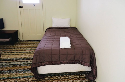 Capertee Hotel | Twin Room With Shared Bathroom