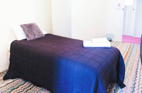 Capertee Hotel | Twin Room With Shared Bathroom