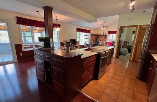 Marmora and Lake Cottage | Twin Sisters Getaway
