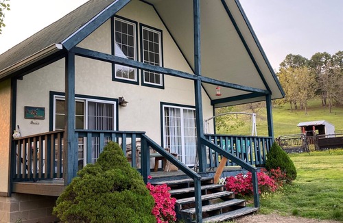 West Siloam Springs Cabin | Twin Springs Ranch Guest Cabin