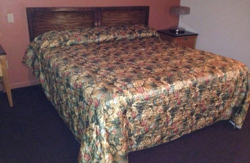 Berlin Hotel | Twin Spruce Motel