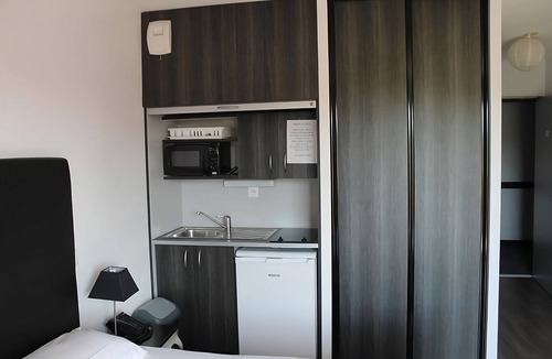 La Baule-Escoublac Hotel | Twin Studio w/Terrace Near La Baule Beach & Seaside Promenade