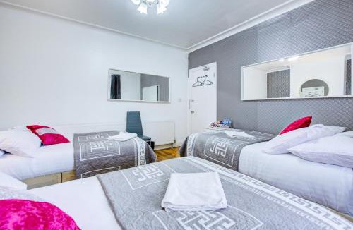 Dudden Hill Hotel | Twin Towers Hotel