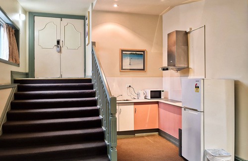 Greenwich Hotel | Twin Towers Inn