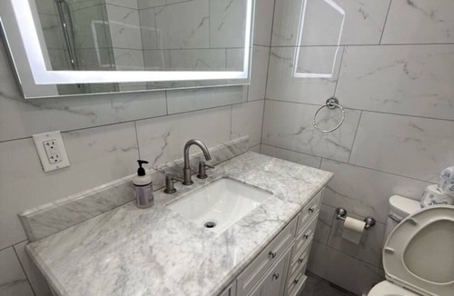 Harsimus Cove House | TwinCity 2 BR/1 BA Apt - Rainfall Shower!
