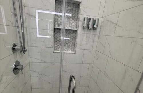 Harsimus Cove House | TwinCity 2 BR/1 BA Apt - Rainfall Shower!