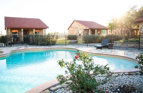 Brenham Cabin | Twinkling Star at RockinStarRanch