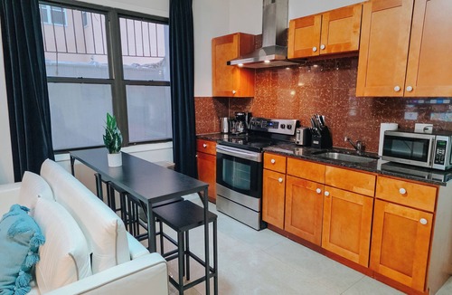 Chinatown Apartment | Twinset/2 King Beds/Elevator/2 Ensuite/W/D