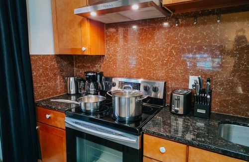Chinatown Apartment | Twinset/2 King Beds/Elevator/2 Ensuite/W/D