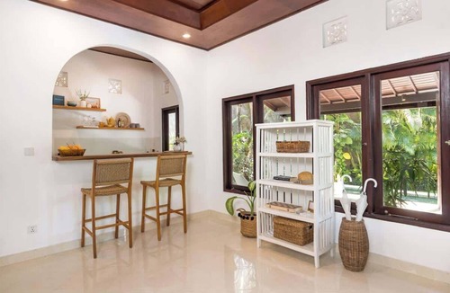 Sunset Road Villa | Twist and Shout Private Villa! Breakfast included!