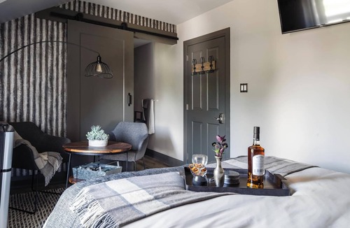 Cayuga Hotel | Twisted Lemon Restaurant & Boutique Inn