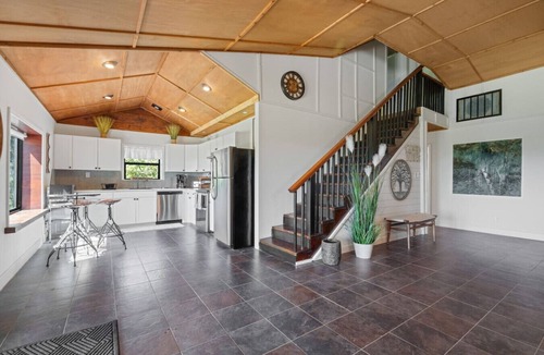 Muskogee House | Twisted Tree with Arkansas River Views and Hot Tub
