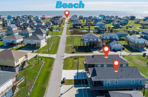 Crystal Beach House | Two Adjacent Cabins, Sleeps 18