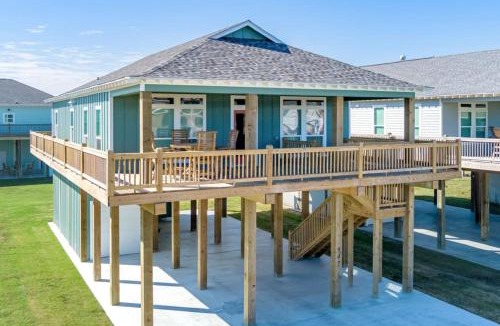 Crystal Beach House | Two Adjacent Cabins, Sleeps 18