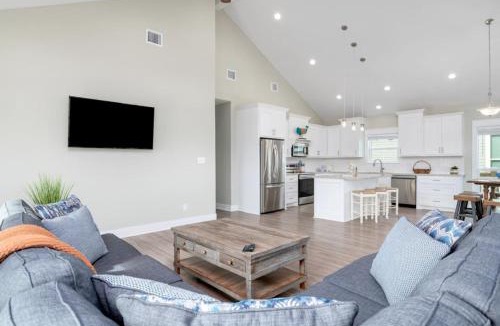 Crystal Beach House | Two Adjacent Cabins, Sleeps 18